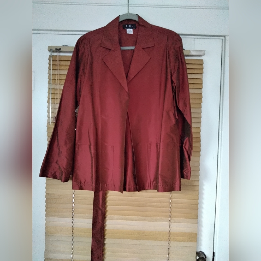 Holiday Time. Woman in Red Silk Shantung jacket - Picture 3 of 5